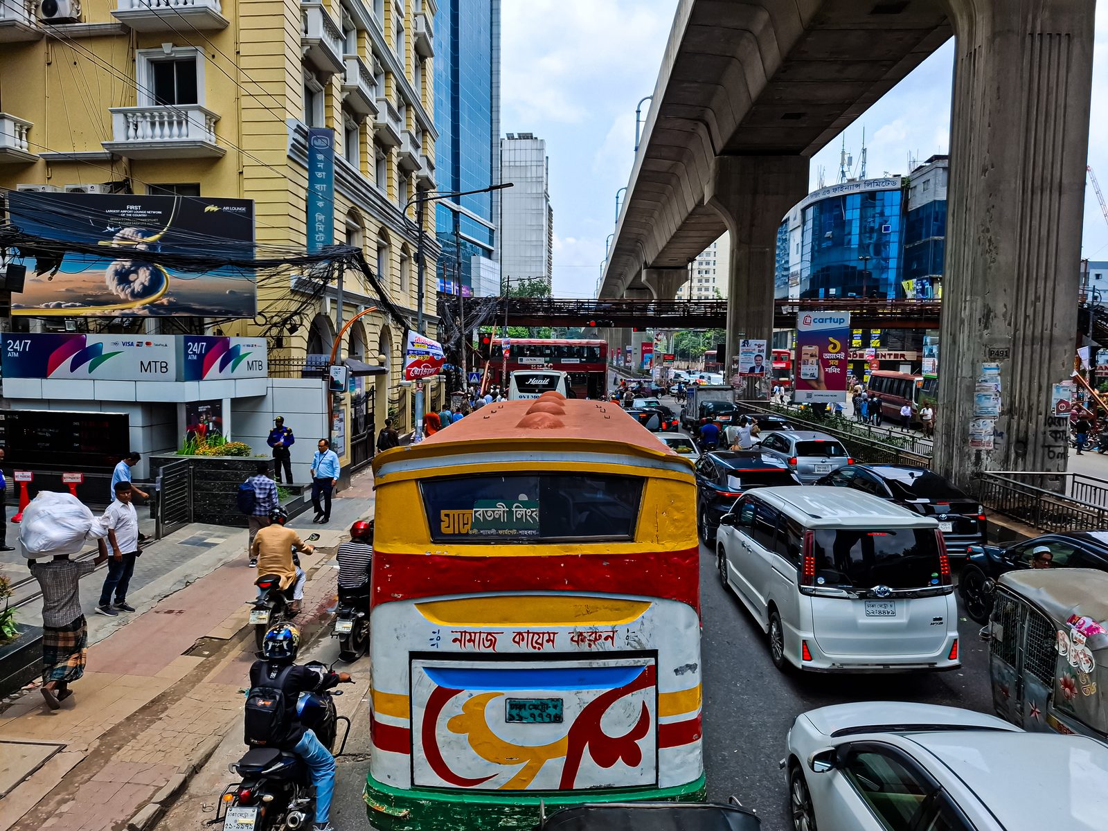 Heavy traffic on a Dhaka street in a file photograph. Bangladesh Jatri Kalyan Samity compiled its road-crash figures from media reports rather than police or hospital records.