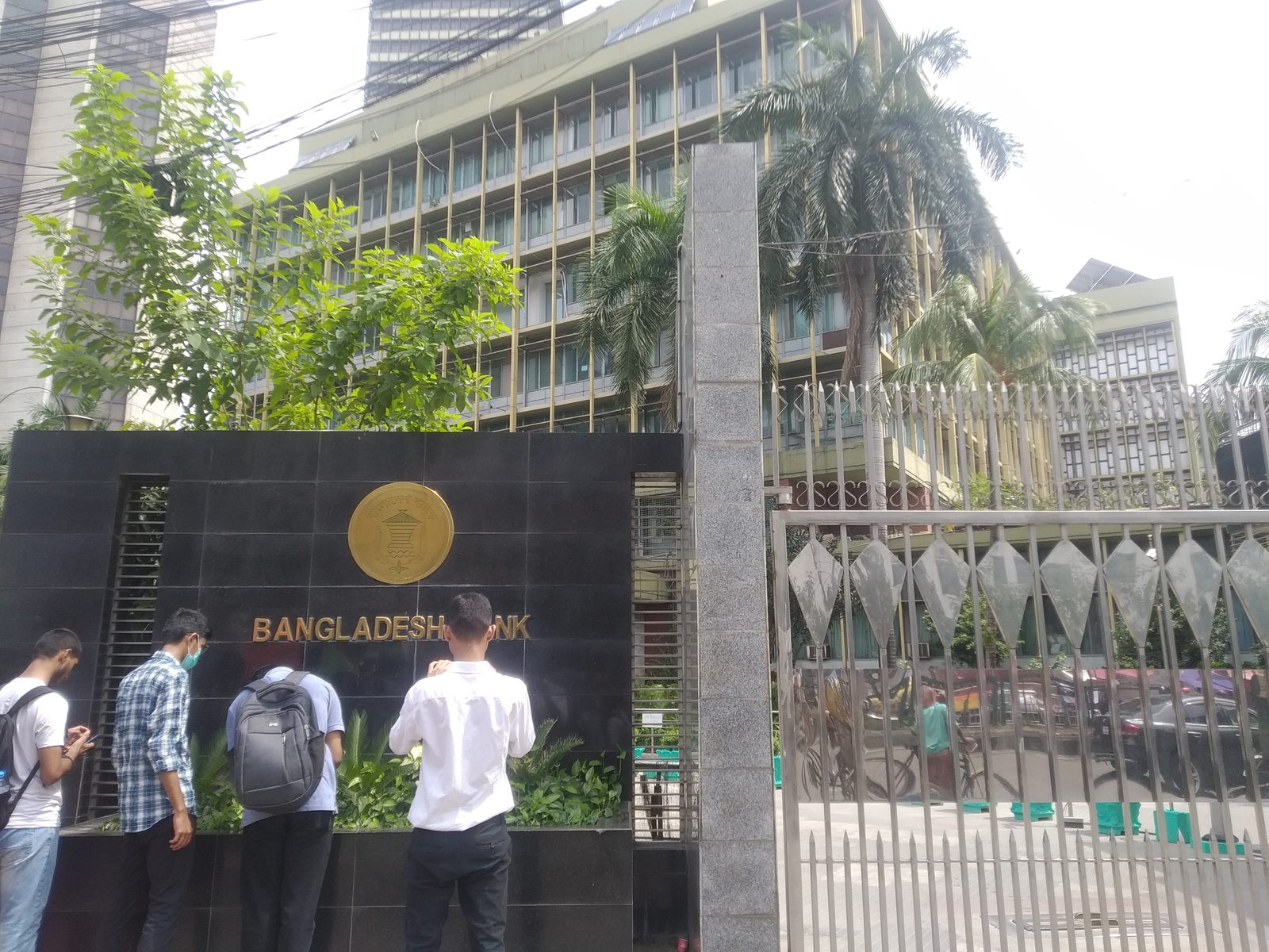 The entrance of the Bangladesh Bank headquarters in Motijheel, Dhaka. The central bank issued a circular on 25 October 2026 allowing merchants to keep part of their foreign currency card receipts.
